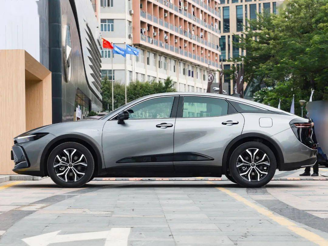 皇冠信用盘如何申请_2.4T混动+四驱皇冠信用盘如何申请,这车可不输雷克萨斯