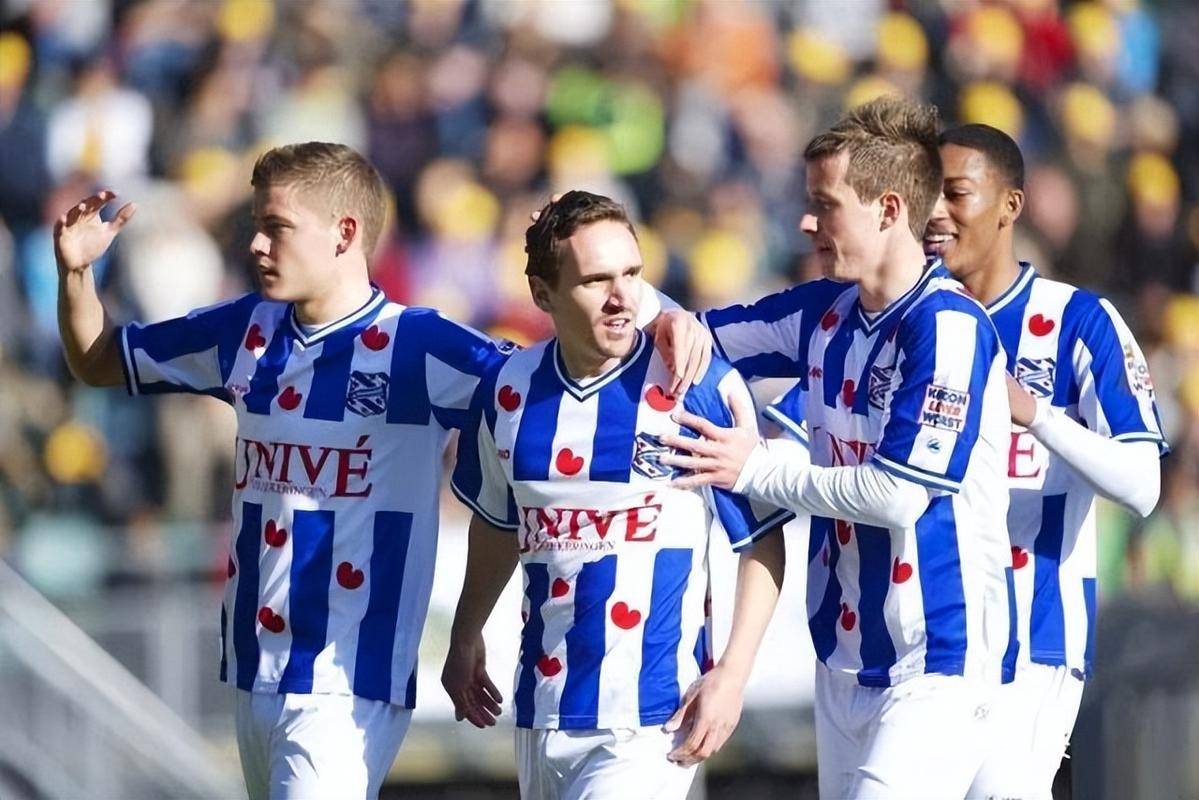 埃因霍温足球_足球周四001推荐:海伦芬VS埃因霍温