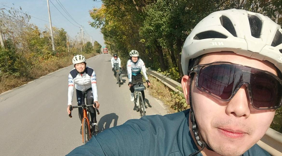 皇冠信用网会员开户_中南财大学生往返骑行90公里看武汉新城:规划挺好皇冠信用网会员开户,路好走,没难度