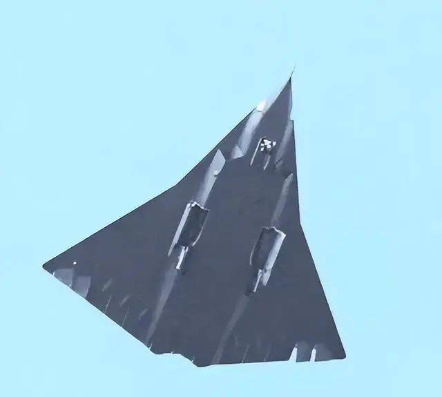 皇冠集团_不服皇冠集团?马斯克评中国新战机试飞:任何载人装备都会非常快地被摧毁