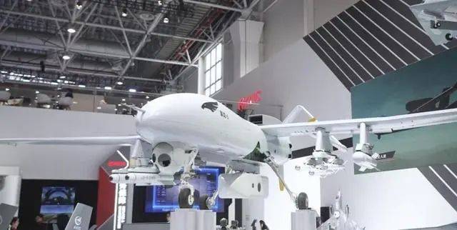 皇冠集团_不服皇冠集团?马斯克评中国新战机试飞:任何载人装备都会非常快地被摧毁