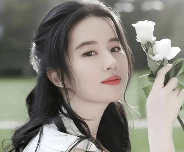 皇冠信用网代理登3_大学老师因酷似刘亦菲走红皇冠信用网代理登3，真应了那句话：三分像她已是人间绝色