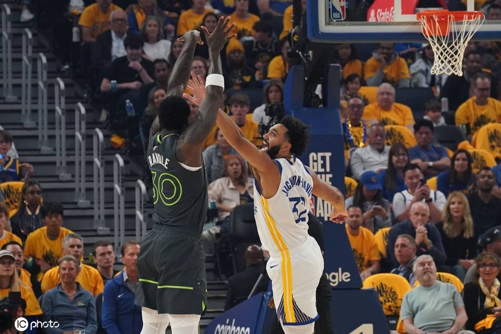 信用網皇冠申请注册_爱德华兹36分巴特勒33+7+7 勇士再负森林狼总分1-2