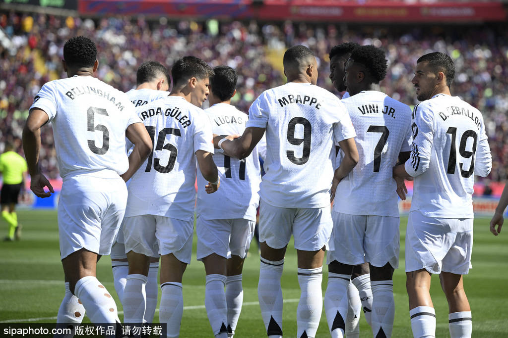 皇冠体育App下载_赛季四杀皇冠体育App下载！西甲-姆巴佩戴帽拉菲2球 巴萨4-3皇马7分领跑