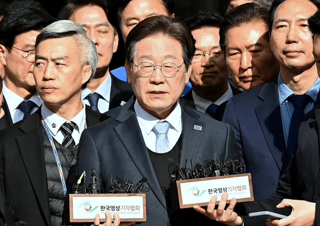 hga030官方网址_“总统下台”响彻全球hga030官方网址！中国使馆突遭冲击！意想不到的事发生了