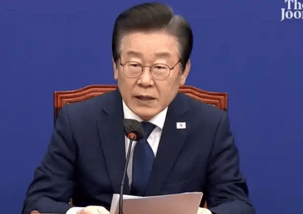 hga030官方网址_“总统下台”响彻全球hga030官方网址！中国使馆突遭冲击！意想不到的事发生了