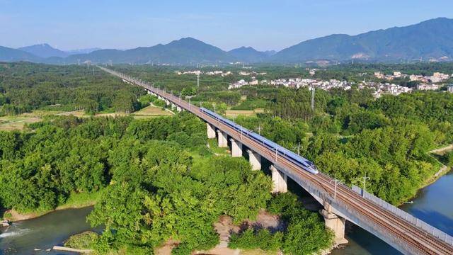 皇冠角球_设计时速350公里、新建4座车站皇冠角球！广西这条高铁有新进展！