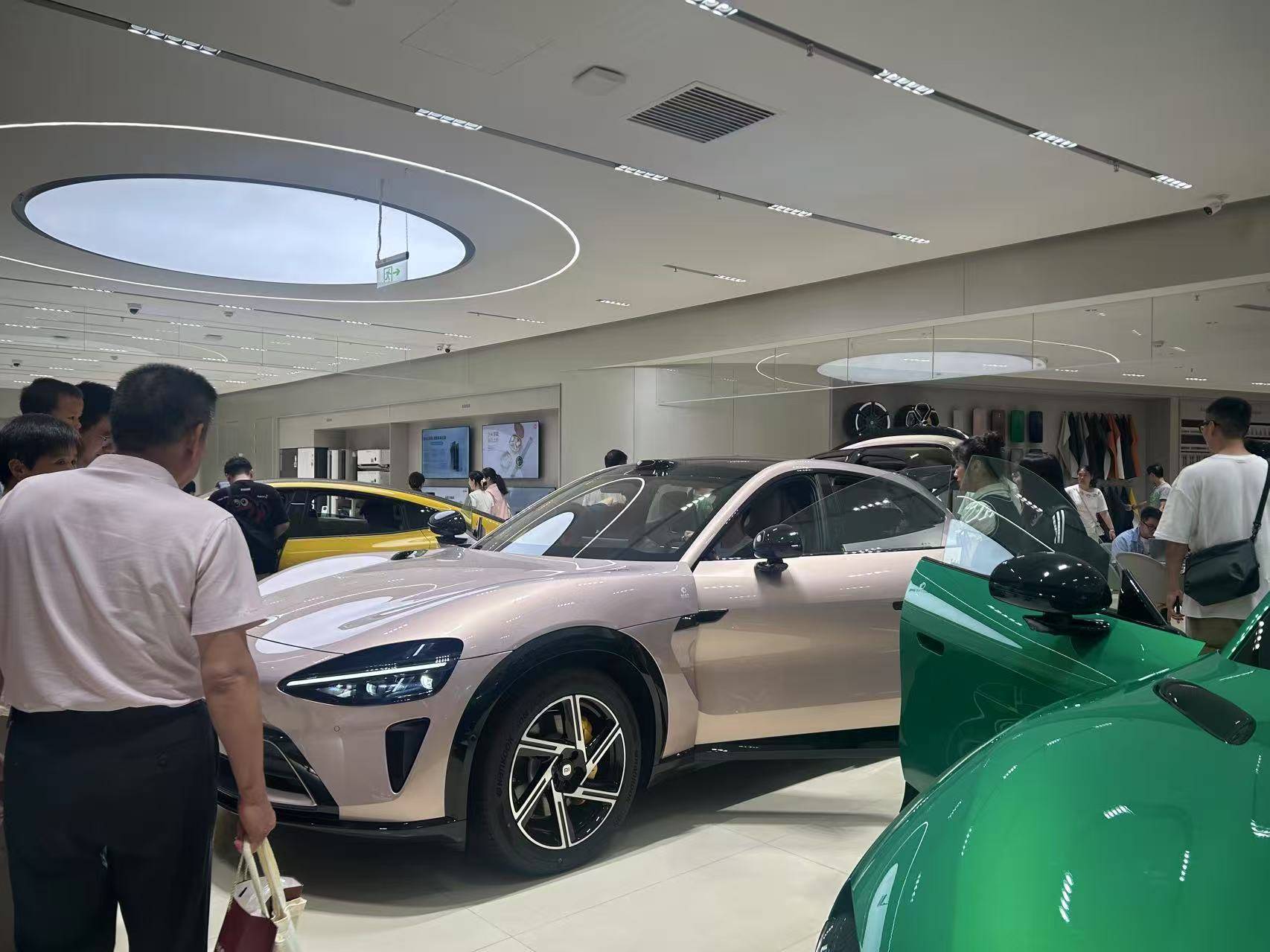 日本J2联赛_小米YU7上市72小时：“锁单+1”刷屏工作群日本J2联赛，提车时间最长超一年，雷军直面“产能挑战”？