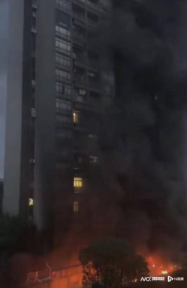 日本足球聯賽_东莞一小区逾百辆电动自行车烧毁日本足球聯賽！住户睡梦中被叫醒撤离逃生