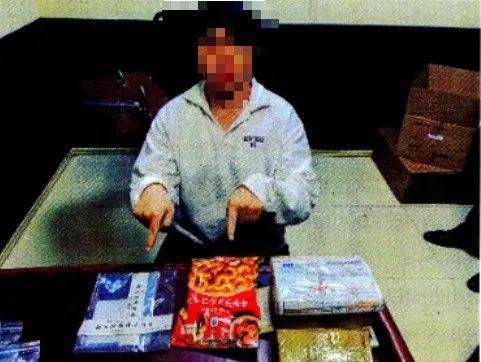 皇冠登一登二登三区别_00后男大学生在迷奸群聊里网购10粒迷魂药皇冠登一登二登三区别！取件时被抓获