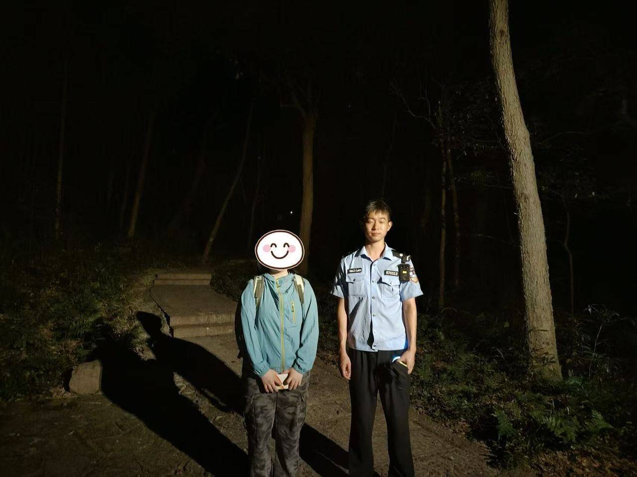 皇冠体育App下载_“周围全是蛇吃青蛙的声音皇冠体育App下载，我怕” 高温天民警成功寻回走失女子