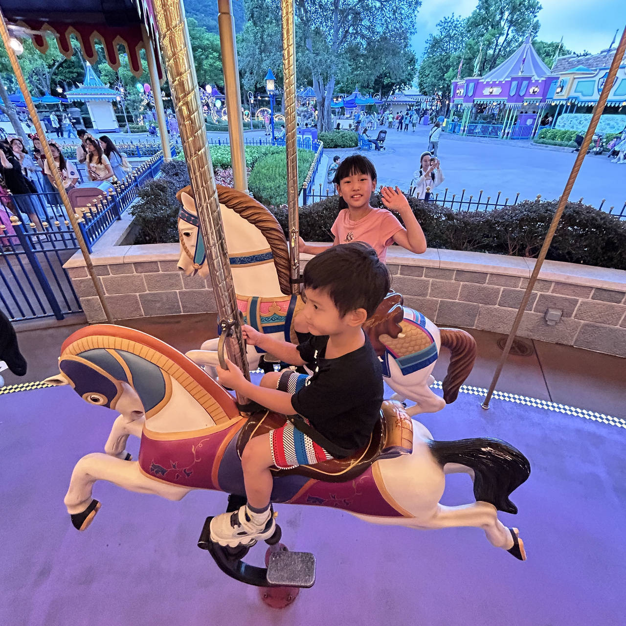 皇冠皇冠代理平台_有妈妈包下一截高铁车厢皇冠皇冠代理平台，有妈妈连夜送儿子回老家，暑假来了，你家娃怎么安排？